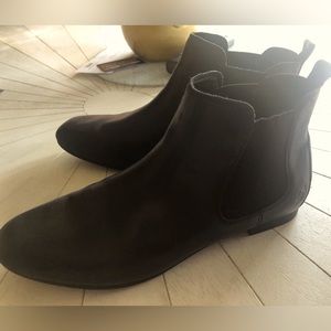 Born short boots